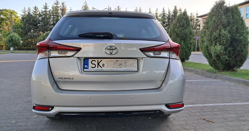 Toyota Auris cena 39900 przebieg: 236000, rok produkcji 2018 z Szczebrzeszyn małe 172